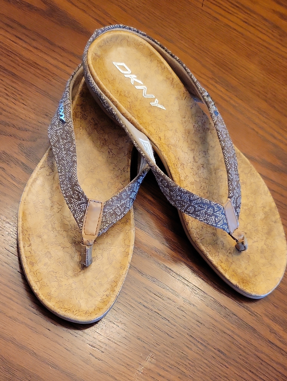 DKNY Sarasota Thong Sandals, Brown Sz 7.5, Cushon Cork Like Insoles